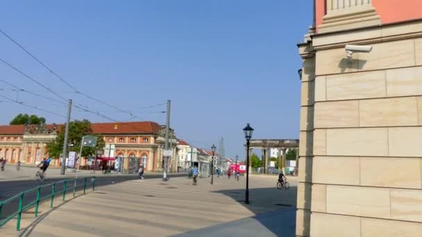 Blick auf das neue Landtaggebäude. Der brandenburgische Landtag ist Einkammerparlament des Landes Brandenburg in Potsdam. Es hat 88 Parlamentsabgeordnete. — Stockvideo