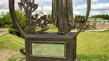Anıt St Sergius ve kuşlar için. Trinity Lavra St Sergius en önemli Rus Manastırı da manevi Merkezi Rus Ortodoks Kilisesi, Sergiyev Posad, Rusya Federasyonu.