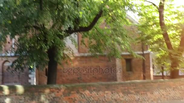 Εκκλησία του Αγίου Ιωάννη Προδρόμου και Αγίου Ιωάννη Ευαγγελιστή, μικρή Βασιλική, Καθεδρικός Ναός της Επισκοπής Torun, Πολωνία. Η γοτθική εκκλησία, χτισμένο από τούβλο, μια τρίκλιτη αίθουσα με μνημειώδη Γουέστ Τάουερ. — Αρχείο Βίντεο