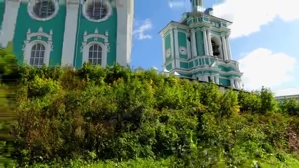 Καθεδρικός Ναός της Κοιμήσεως της Θεοτόκου, δεσπόζει της πόλης του Σμολένσκ, Ρωσική Ομοσπονδία, από ευγενή Hill καθεδρικών ναών, έχει κύρια εκκλησία του Σμολένσκ Επισκοπής 800 χρόνια. — Αρχείο Βίντεο