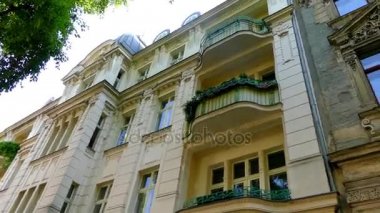 Güzel cephe ile eski evi. Sokak Feuerbachstrasse Potsdam, Almanya. Potsdam Brandenburg, Nehri Havel üzerinde Alman federal devleti olduğunu.
