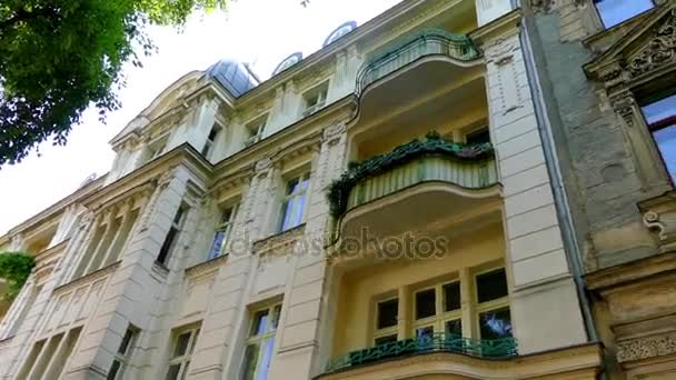 Old house with beautiful facade. Street Feuerbachstrasse in Potsdam, Germany. Potsdam is of German federal state of Brandenburg, on River Havel. — Stock Video