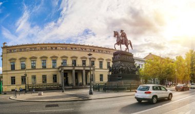 Frederick büyük Berlin atlı heykeli