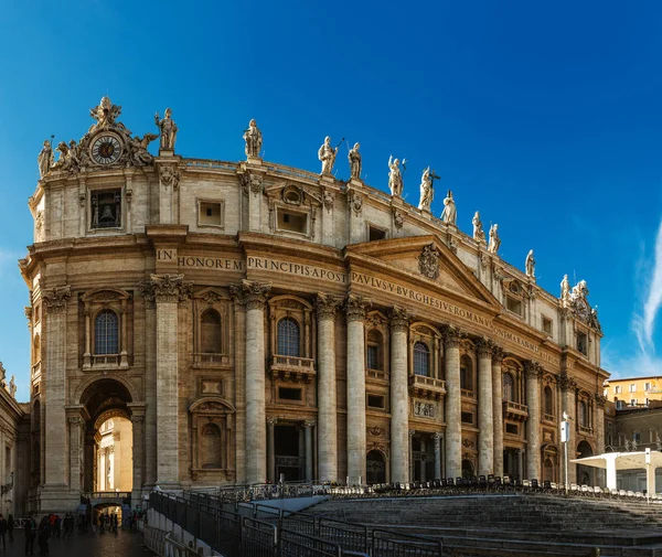 St. Peter plein is grote plaza in Vaticaanstad — Stockfoto