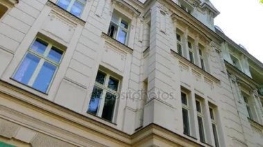 Güzel cephe ile eski evi. Sokak Feuerbachstrasse Potsdam, Almanya. Potsdam Brandenburg, Nehri Havel üzerinde Alman federal devleti olduğunu.