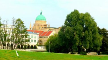 Potsdam'daki St.Nicholas Kilisesi eski Pazar Meydanı (Alter Markt), Almanya üzerinde bir evangelist Lutheran Kilisesi var. Merkezi planı klasik tarzda Bina planları için Karl Friedrich Schinkel tarafından yaptırılmıştır.