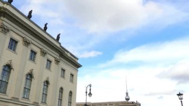 Atlı heykeli Frederick büyük bir açık hava Heykel döküm bronz Unter den Linden, Berlin, Almanya, Prusya kralı Frederick II onurlandıran Doğu ucundaki vardır.