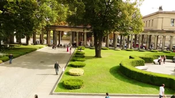 Colonnade in Alte Nationalgalerie (Old National Gallery) on State Museums in Berlin, Germany, showing collection of Neoclassical, Romantic, Biedermeier, Impressionist and early Modernist artwork. — Stock Video