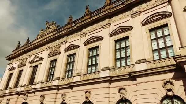 Zeughaus (old Arsenal) in Berlin, Germany is oldest structure at Unter den Linden. It was built by Brandenburg Elector Frederick III. — Stock Video