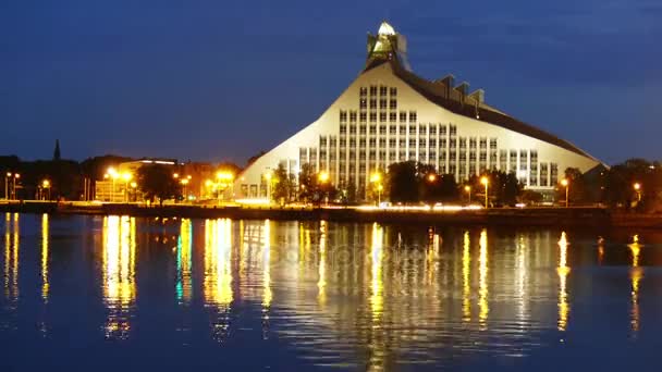 Main building of National Library of Latvia in Riga at night. National Library of Latvia is national cultural institution under the supervision of the Latvian Ministry of Culture. — Stock Video