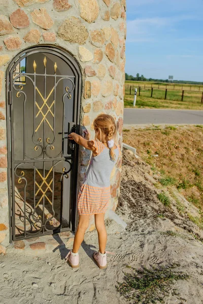 Kamenná věž. Vezhnoe, region Brest, Bělorusko — Stock fotografie