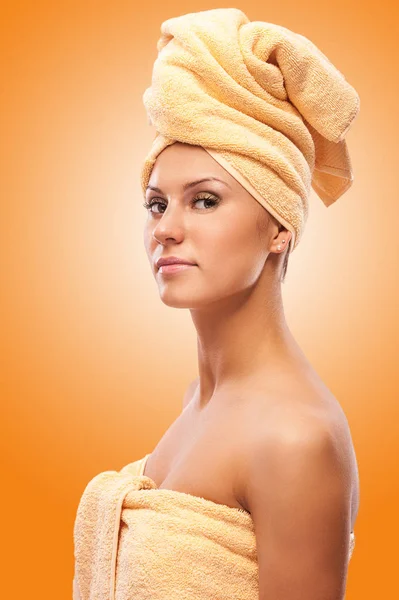 Vértes portré, fiatal, gyönyörű nő után fürdő — Stock Fotó