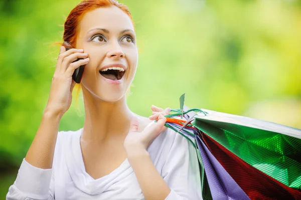 Portrait young charming short-haired woman shopping — Stock Photo, Image