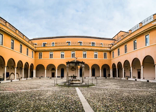 Sapienza universität von rom, italien — Stockfoto