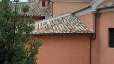 Santi Luca e Martina, Roma Forumu ile Sezar Forumu ve Septimus Severus Kemeri arasında yer alan bir kilisedir. M.S. 228 'de İmparator Alexander Severus' ta şehit oldu..