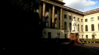 Anıt, Max Karl Ernst Ludwig Planck Berlin Humboldt Üniversitesi Almanya, Berlin Üniversitesi Wilhelm von Humboldt tarafından kurulan en eski üniversitelerinden biridir.