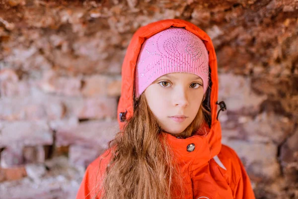 Bambina con cappello e giacca rosa — Foto Stock