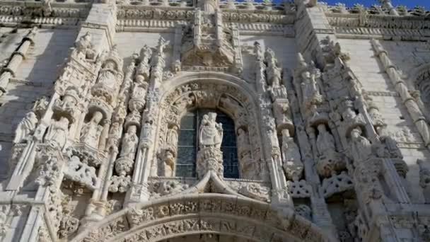 Jeronimos kloster oder hieronymiten kloster, ist ein kloster des heiligen jerome in der nähe des flusses tagus in der pfarrei belem, im bezirk lisbon, portugal. — Stockvideo