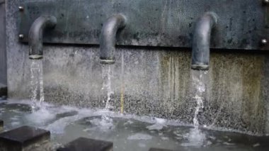Su Grudziadz içinde. Grudziadz (Graudenz, Graudentum, Grudentia) Kuzey Polonya Vistula Nehri üzerinde bir şehirdir. Kuyavian-Pomeranian Voyvodalığı içinde yer alan.