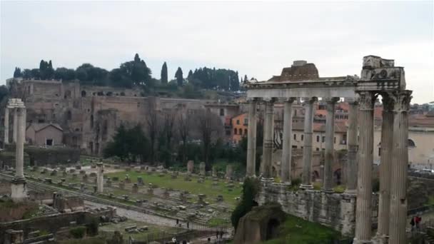 Santi Luca e Martina je kostel v Římě, Itálie, který se nachází mezi Římským fórem a Forum of Caesar a poblíž oblouku Septimus Severus. Svatá Martina mučednice v roce 228 n.l. u císaře Alexandra Severuse. — Stock video