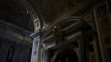 Roma, İtalya - 24 Ocak 2015: Papalık Basilica of St. Peter Vatikan ya da sade bir şekilde St. Peters Bazilikası, Vatikan, Papa'nın yerleşim bölgesi Roma şehrinin içinde bir İtalyan Rönesans kilisede olduğunu.