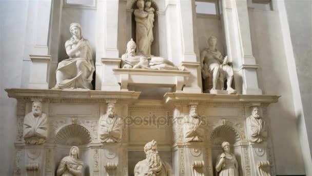 로마, 이탈리아-1 월 23 2016: Vincoli (체인에 세인트 피터)에 산 피에트로 되 직함이 있는 로마 카톨릭 교회 및 작은 공회당 로마, 이탈리아, 모세의 집 미켈란젤로의 동상. — 비디오