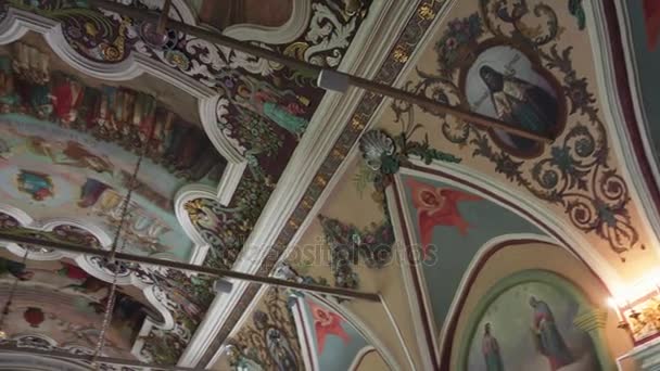 Sergiev Posad, Rusland - 8 juni 2016: Kerk van St. Sergius met refter (zogenaamde refter kerk) in Trinity Lavra. — Stockvideo