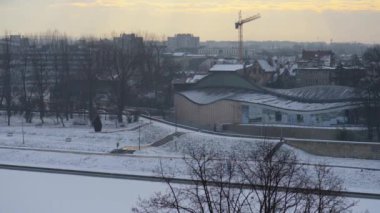 Kış Krakow Vistula Nehri üzerinde bir bakış. Krakow ikinci en büyük ve Polonya'daki en eski şehirlerinden biri. Vistula Nehri (Wisla) Lesser Poland bölgesinde yer alan.