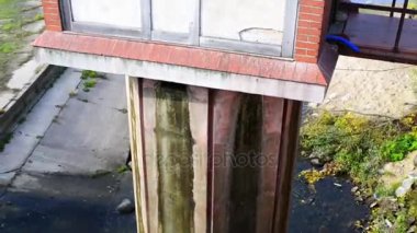 Su Grudziadz içinde. Grudziadz (Graudenz, Graudentum, Grudentia) Kuzey Polonya Vistula Nehri üzerinde bir şehirdir. Kuyavian-Pomeranian Voyvodalığı içinde yer alan.