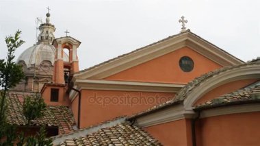 Santi Luca e Martina, Roma Forumu ile Sezar Forumu ve Septimus Severus Kemeri arasında yer alan bir kilisedir. M.S. 228 'de İmparator Alexander Severus' ta şehit oldu..