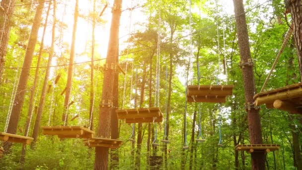 Parc de dventure à vocation récréative est un endroit qui peut contenir une grande variété d'éléments 