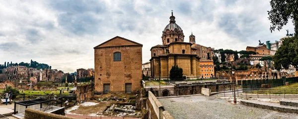 Santi Luca e Мартіна є церква в Римі, Італія — стокове фото