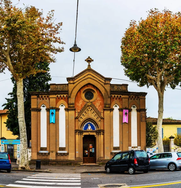 Catholic parish in Prato, Tuscany, Central Italy — Stock Photo, Image