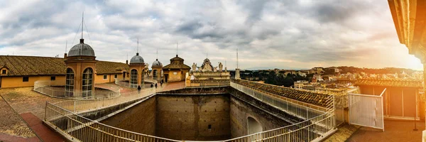 Techo de la Basílica de San Pedro en la Ciudad del Vaticano —  Fotos de Stock