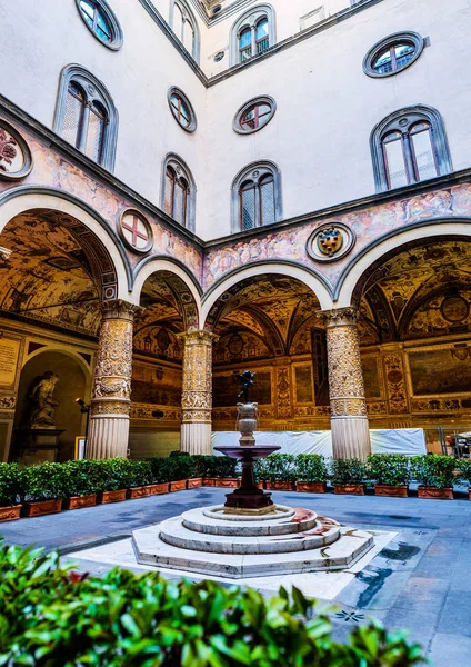 Innergård med Putto i Palazzo Vecchio, Florens — Stockfoto