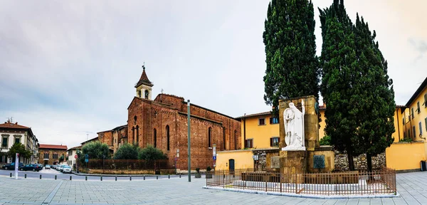 San Francesco é uma igreja em Prato, Toscana, Itália — Fotografia de Stock