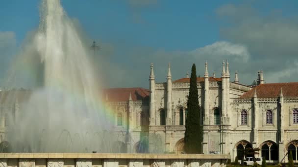 Le monastère de Jeronimos est un monastère de l'Ordre de Saint Jérôme situé près de la rive de la paroisse de Belem, dans la municipalité de Lisbonne, au Portugal. . — Video