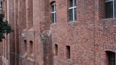 Castle, Germen sırasına göre Malbork yüzey alanı tarafından dünyanın en büyük kalesidir. Bir Ordensburg kale şeklinde Töton Şövalyeleri tarafından Marienburg, Prusya içinde inşa edilmiş.