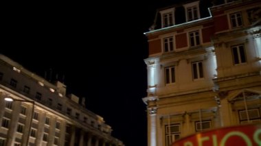 Hotel Avenida Palace Lizbon, Portekiz Restauradores Meydanı'nda. Anıt Antonio Tomas da Fonseca tarafından tasarlanmış ve 1886 yılında inşa.