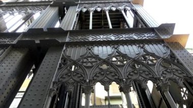 Santa Justa Carmo Lift, olarak da bilinir kaldırın, Lizbon, Portekiz bir asansör olduğunu. Rua de Santa Justa sonunda yer alan alt daha yüksek Largo ile Baixa sokaklarında yakınındaki Carmo yapmak.