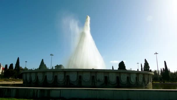 Biara Jeronimos atau Biara Hieronymites, adalah sebuah biara dari Ordo Santo Hieronimus yang terletak di dekat pesisir paroki Belem, di Munisipalitas Lisboa, Portugal . — Stok Video