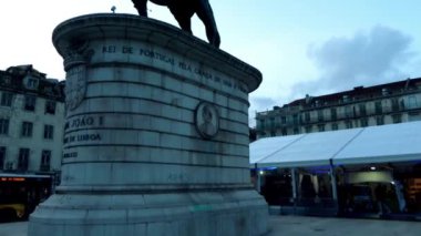Lisbon, Portekiz - Mart 23 2016: Atlı heykeli Kral John'un ben Figueira Meydanı'nda