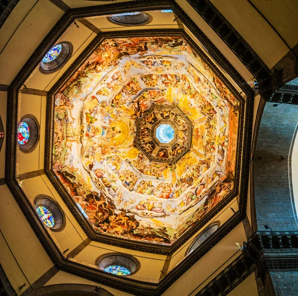 Cúpula de la Catedral de Florencia en Florencia, Italia — Foto de Stock