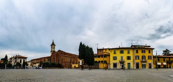 Сан-Франческо - церковь в Прато, Тоскана, Италия — стоковое фото