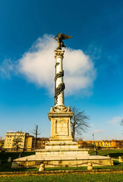 パルマ、イタリアでの戦勝記念碑 — ストック写真