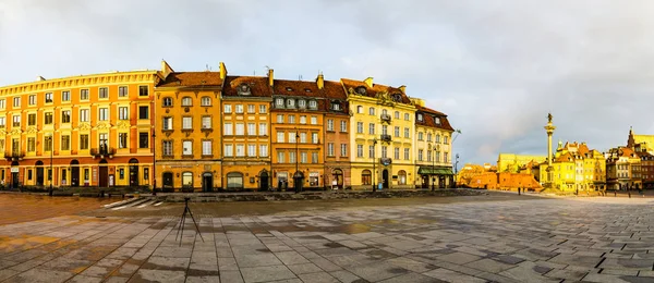 城堡广场是波兰华沙的历史广场 — 图库照片
