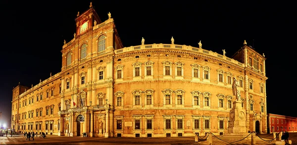 Ducal paleis van Modena in Modena, Italië — Stockfoto