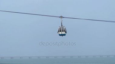 Timelapse: teleferik Vasco da Gama Kulesinin yakınında olduğunu bir 145 m kafes kule gökdelen Lizbon, Portekiz, explorer, yelken, 1498 Hindistan'da gelmesi oldu ismini Tagus Nehri üzerinde inşa.