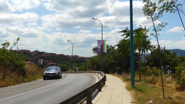 Straße in der Nähe der Stadt Sosopol in Bulgarien am Schwarzen Meer. — Stockvideo