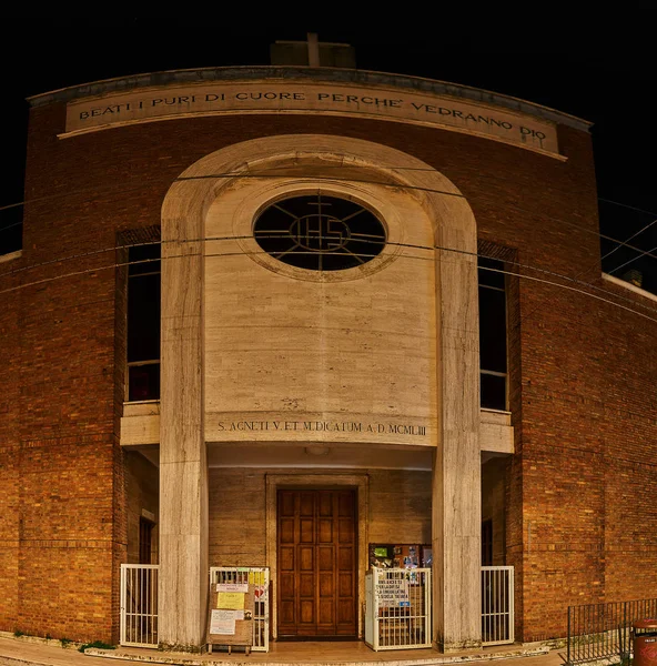 Kerk op Via Giuseppe Garibaldi in Rimini, Italië — Stockfoto